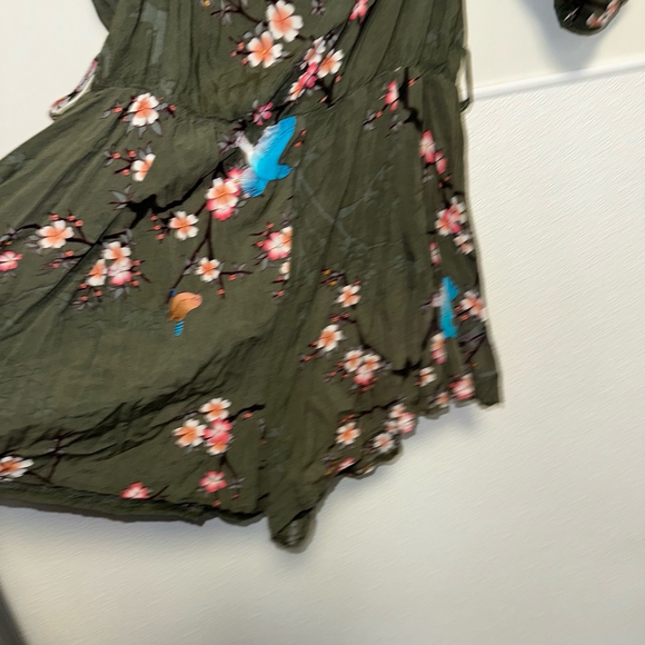 Women's JAASE Shorts Romper Size L Green Floral missing belt - Picture 2 of 10
